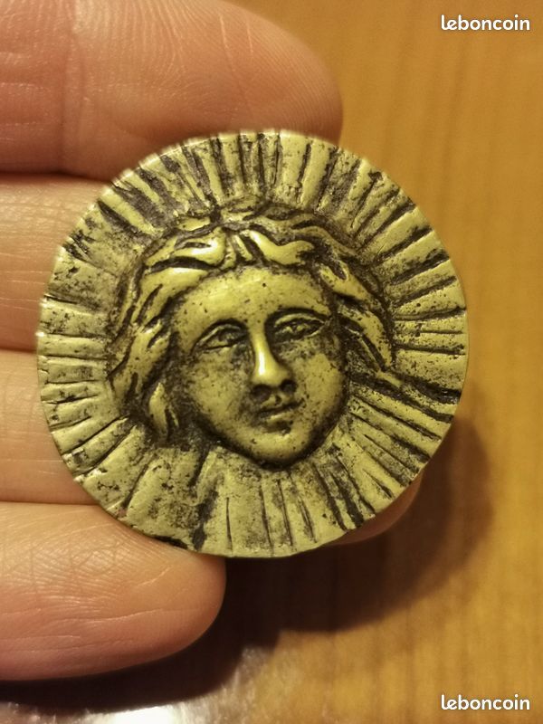 Décor en bronze Néo-classique XVIIIe - Apollon solaire ? Décor de meuble ? (image 1)