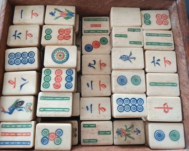 Porte-cigarette vintage bakélite corps carré et son étui en bois - Le
