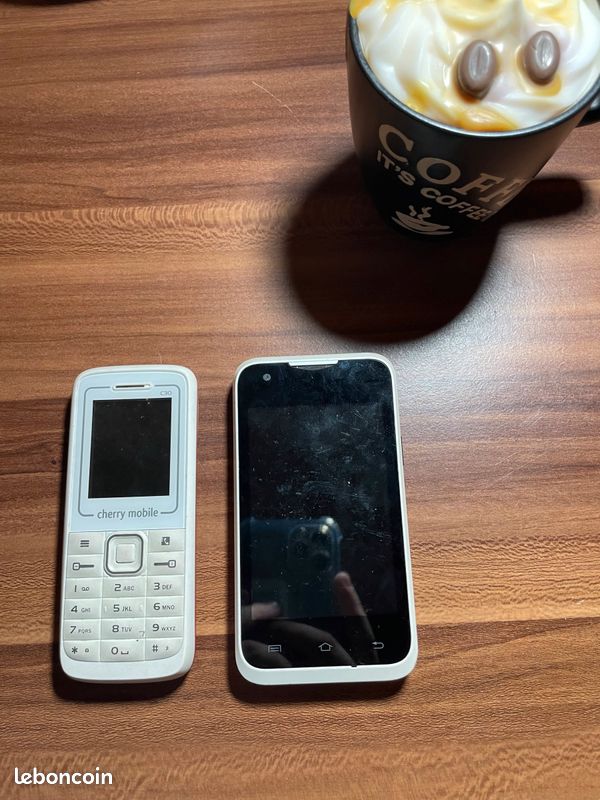 Lot de 2 ancien téléphone pour pièces (image 1)