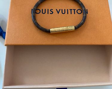 LOUIS VUITTON LV Confidential Bracelet Brown Monogram. Size 19