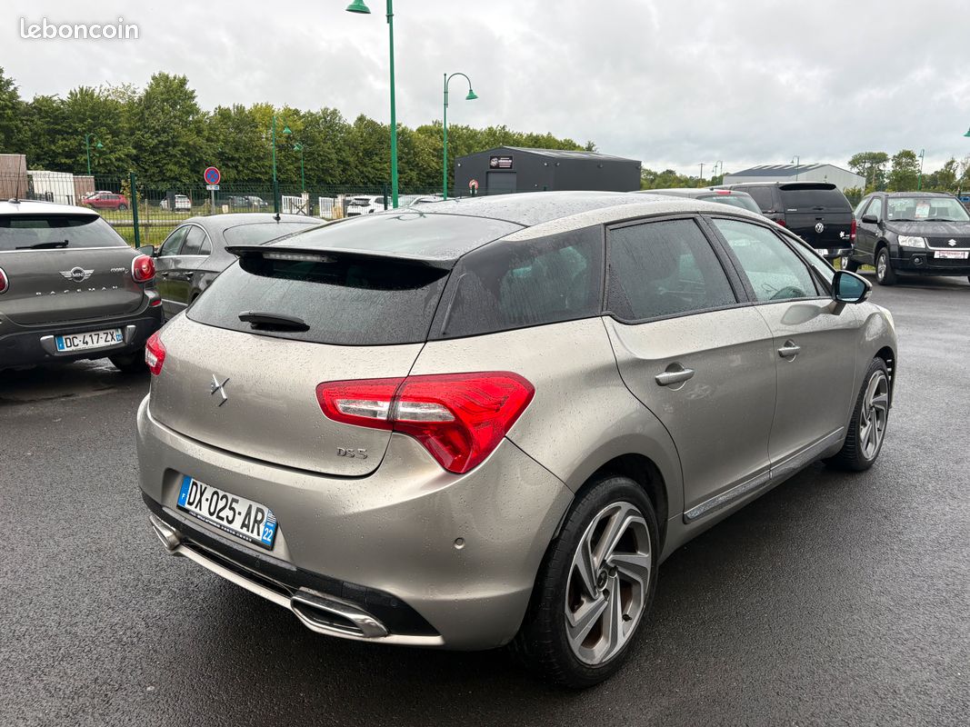 Citroën ds5 PHASE II 2.0 L HDI 180 CV SPORT-CHIC 10 CV BOUTE AUTOMATIQUE / 146 500 KILOMÉTRE / ANNÉE 2015 (image 3)