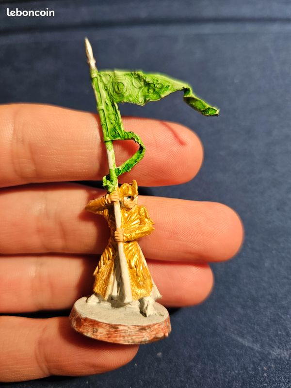 Elf standard bearer Middle Earth Games Workshop (image 1)