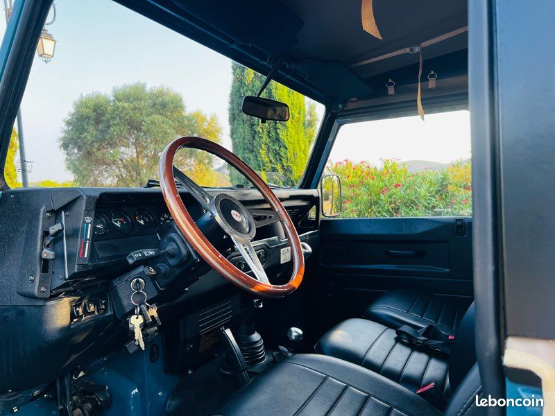 LAND ROVER Defender 90 (image 4)