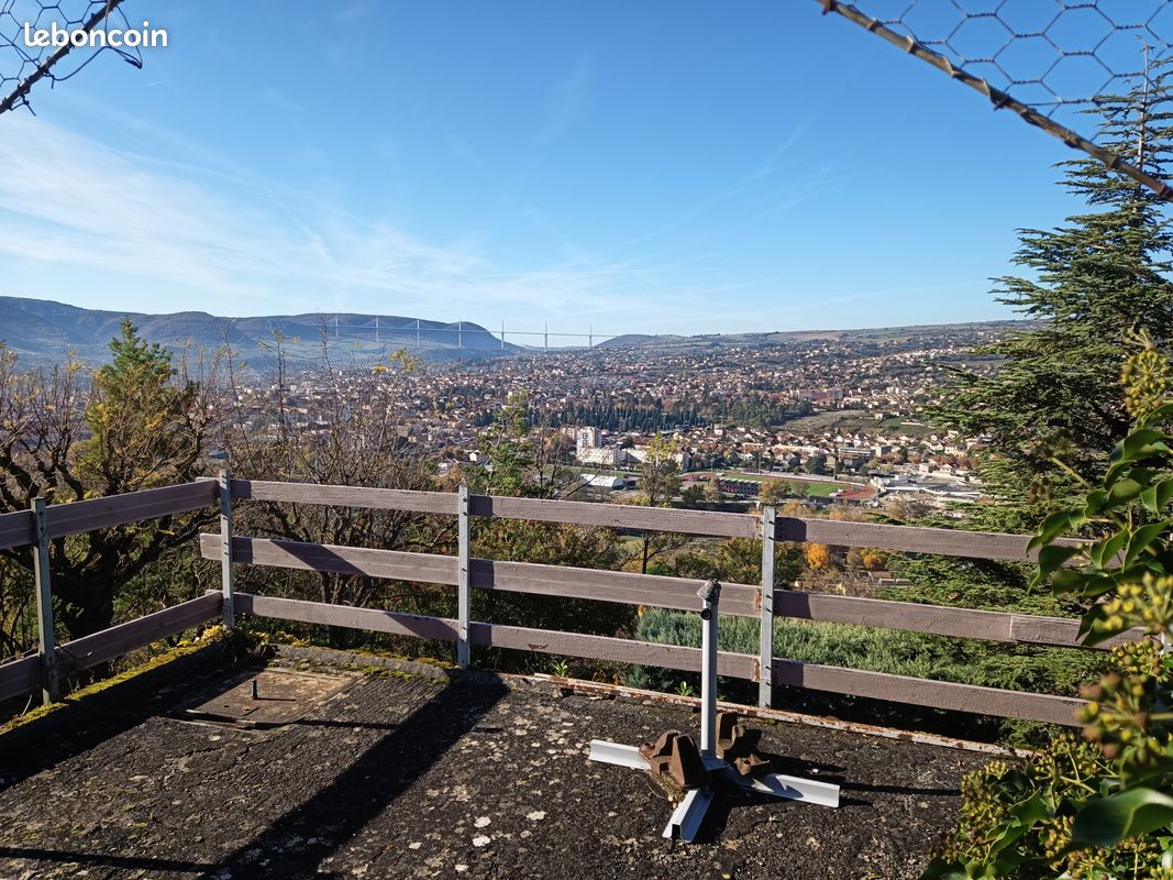 Terrain 1700 m² · à Millau · 95 000 €