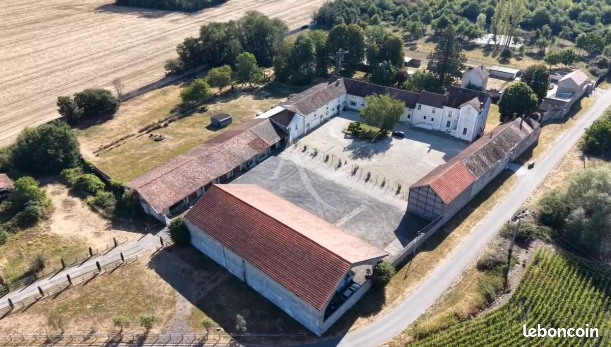 Maison 10 pièces 663 m² · à Lieusaint · 663 m² · 990 000 €
