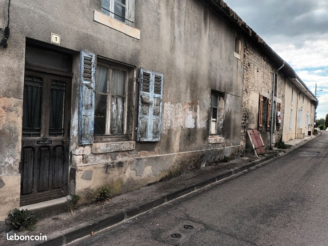 Maison 8 pièces 120 m² · à Roches-sur-Marne · 120 m² · 15 000 €