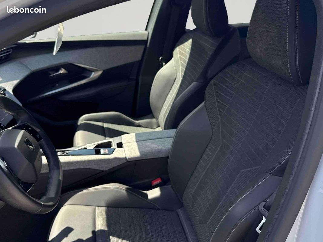 Peugeot 5008 Hybrid 145ch Allure e-DCS6 (image 12)