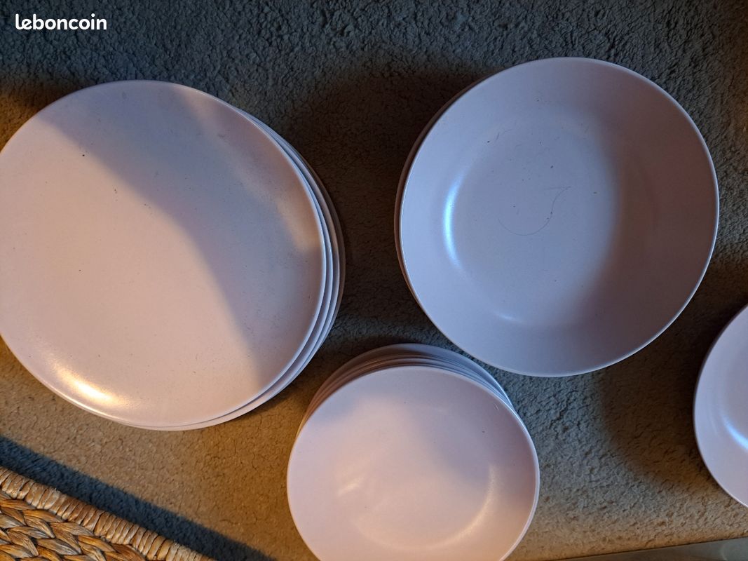 Lot assiettes rose pale (image 1)