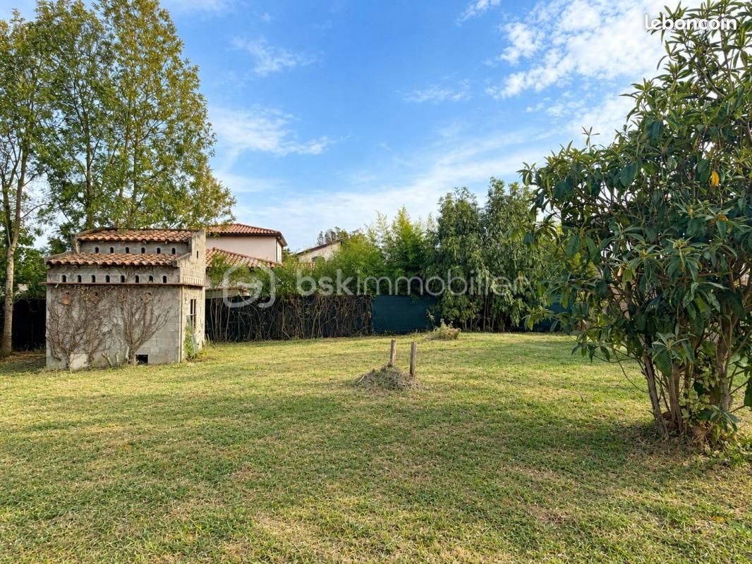 Terrain 380 m² · à Pompertuzat · 99 000 €