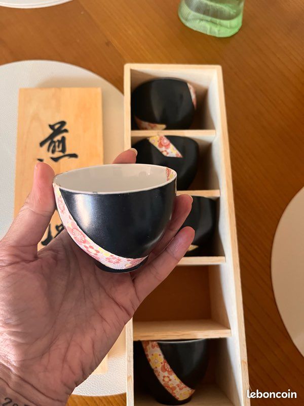🏮 Set de 5 tasses japonaises artisanales – avec boîte en bois signée 🏮 (image 1)