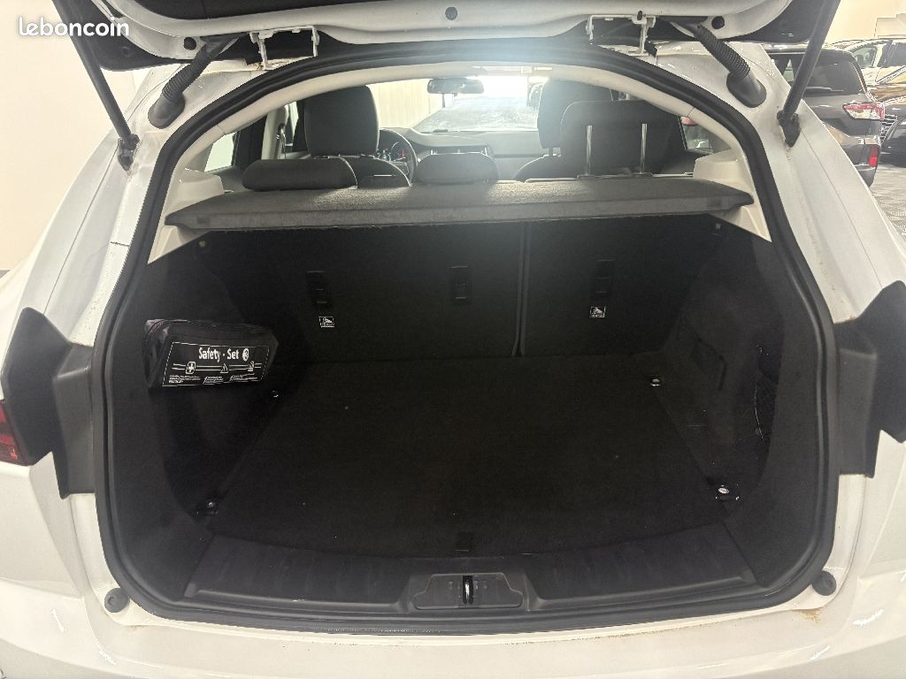 Jaguar E-PACE 2.0 D - 150 ch AWD BVM (image 10)