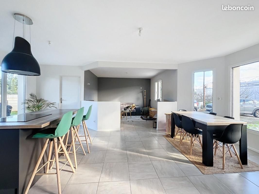 Maison 5 pièces 99 m² · à Bias · 99 m² · 950 €