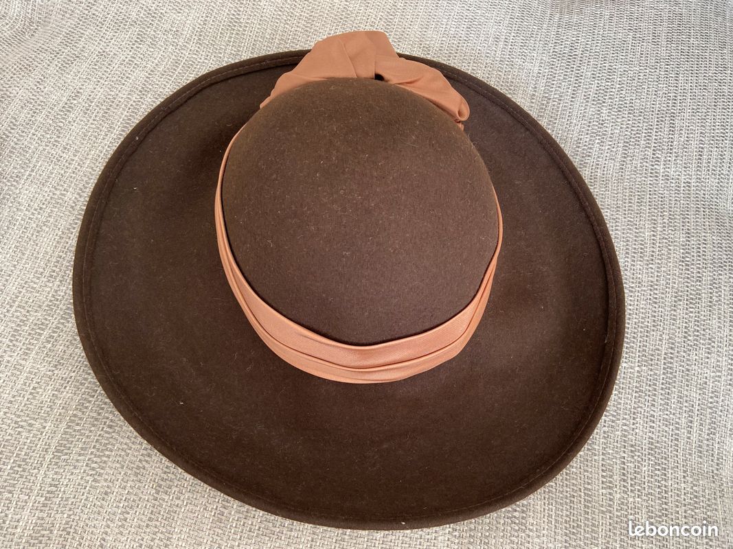 Chapeau (image 1)