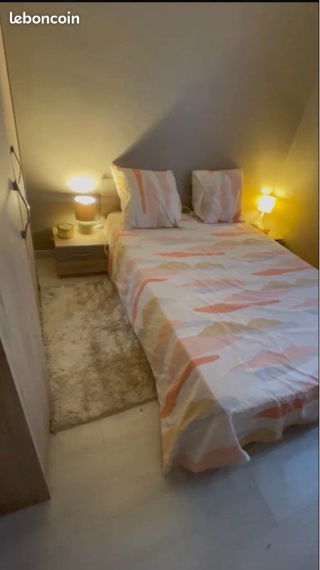 Chambre complete a vendre – lit double + armoire + comm0des (image 1)