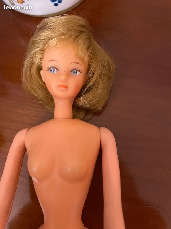 Poupée Bella 1966 et sa chaise longue