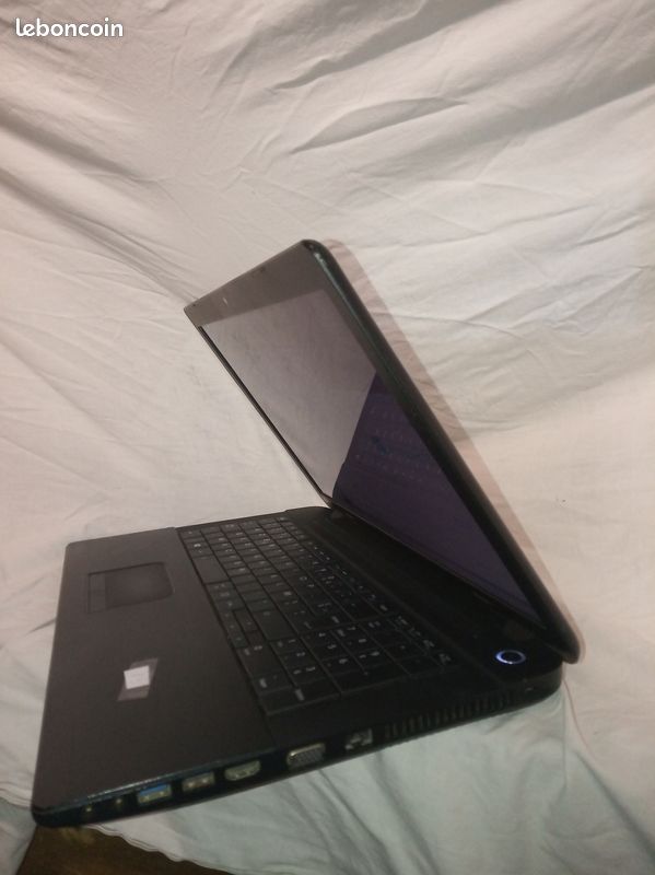 Plasturgie coque basse pour TOSHIBA SATELLITE M70-168 APZIW0001F0