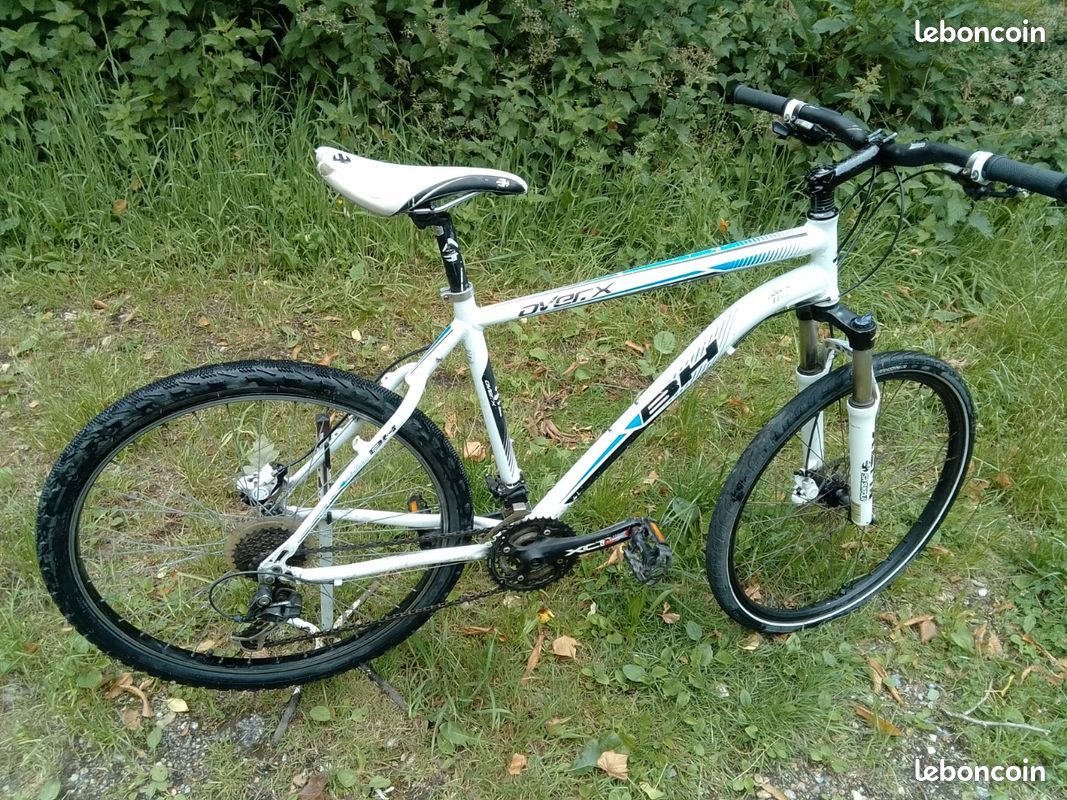 VTT BH en aluminium blanc, équipé de freins hydrauliques et d'une transmission 3 plateaux 9 vitesses Shimano Alivio. 27 vitesses au total (image 17)