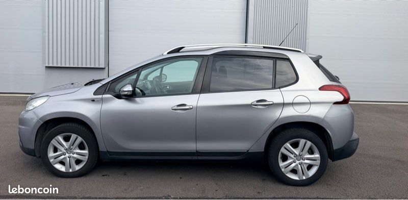 PEUGEOT 2008 1.6 b-Hdi 100 ch STYLE (image 3)
