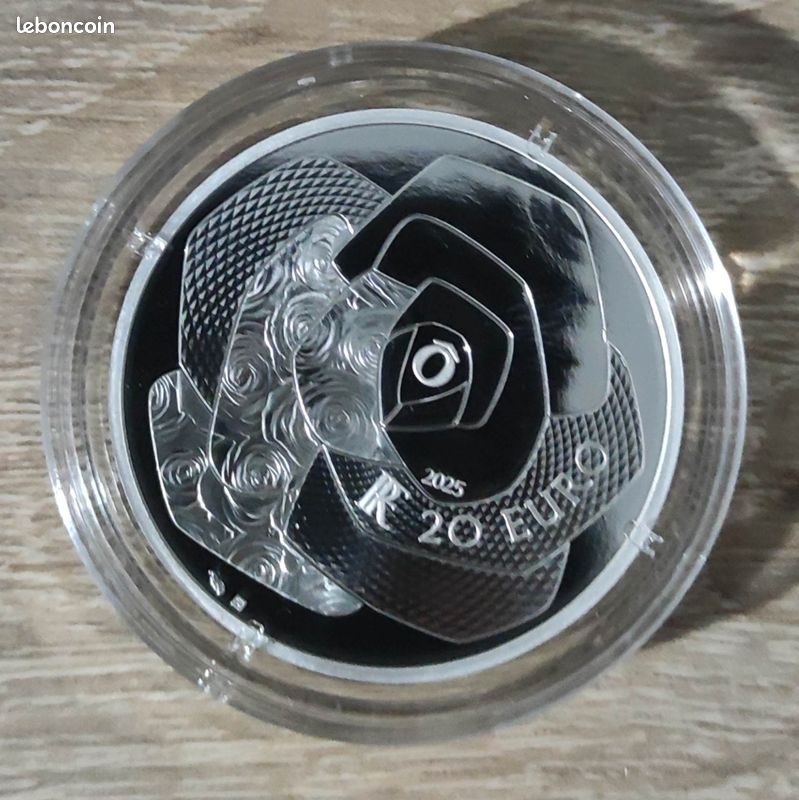 Pièce 20 EUROS Argent BE "90 ans Maison Lancôme" (image 9)
