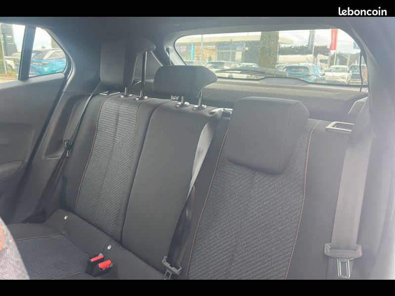 Peugeot 2008 Hybrid 136 e-DCS6 Style (image 12)