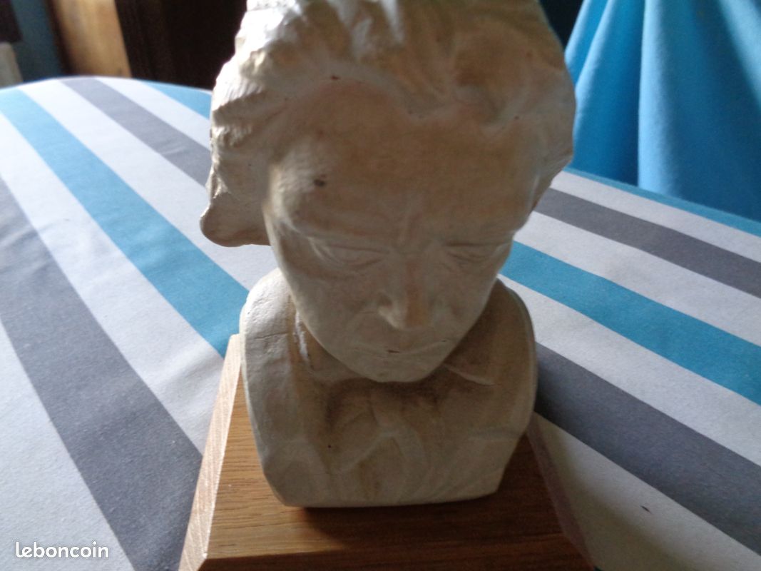 Sculture de bethoven en platre (image 1)