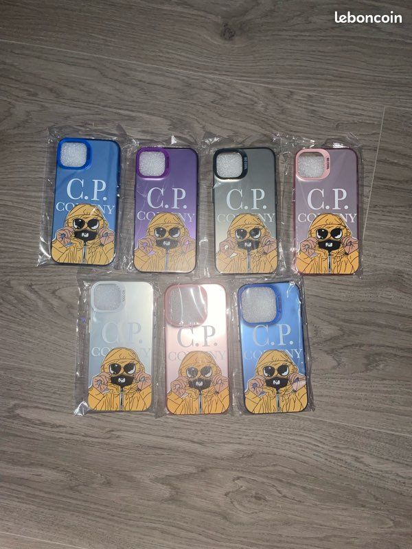 Pack Coques CP Company / Stone Island + Spray Nettoyant Pour IPhone 11 à 15 - Neuf