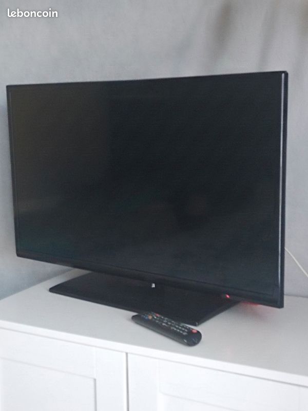 Téléviseur LED 32" (81 cm) TCL L32F3300C (image 1)