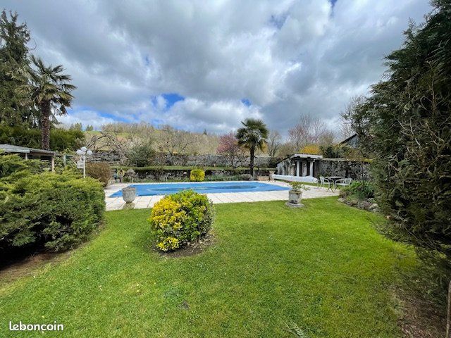 Maison 11 pièces 265 m² · à Castelnau-Durban · 265 m² · 318 000 €