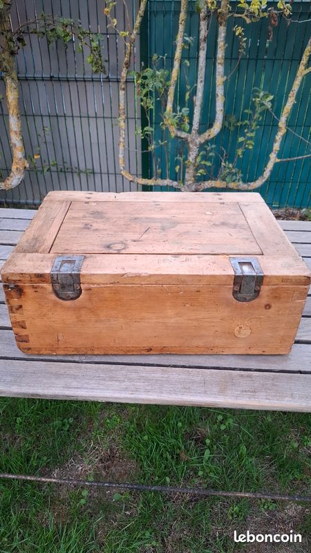 Rare caisse militaire allemande années 40/50 en bois massif et métal (image 1)