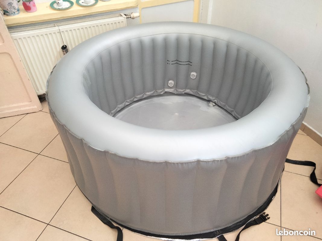 Spa gonflable 4 places bien lire annonce (image 1)