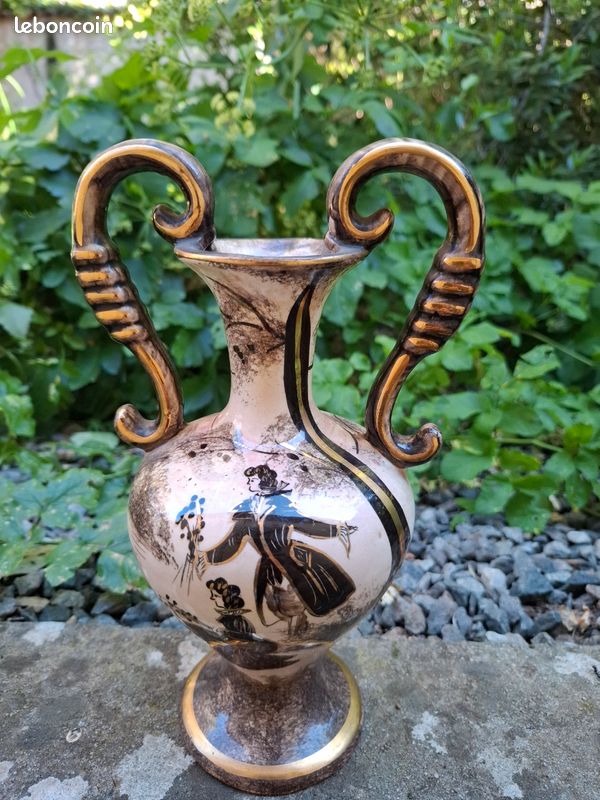 Grand Vase en faïence style amphore à deux anses - Boch La - Catawiki