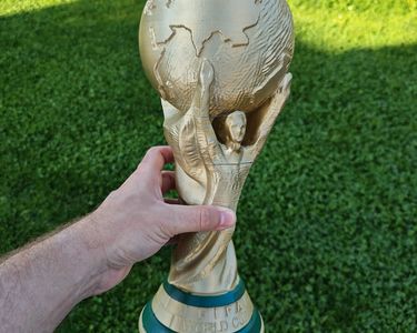 Trophée Ballon D’Or Personnalisable – Résine, Réplique Foot, Plusieurs Tailles – Cadeau Anniversaire