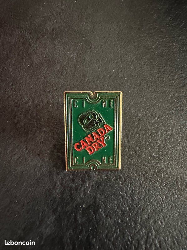 Pins Canada dry (image 1)