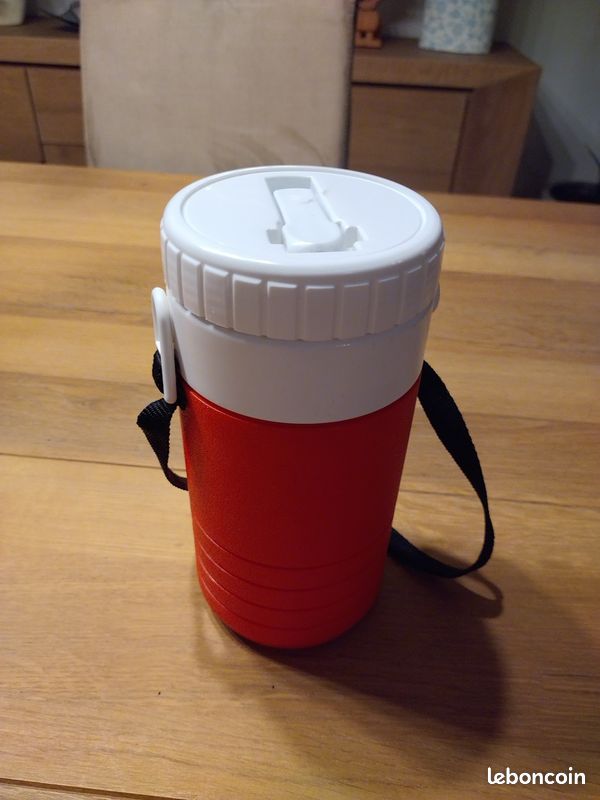 Refroidisseur de boissons Neuf jamais servi Igloo Laguna Gallon Red (image 1)