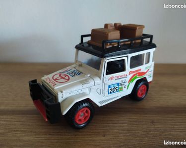 Voiture Miniature Majorette Toyota - Échelle 1:36, En Bon état (modèle 33)