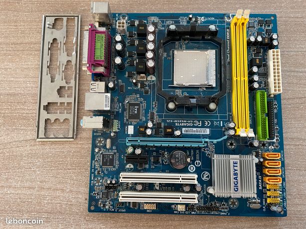 4Go RAM Mémoire Gigabyte GA-MA790X-DS4 (Rev 1.x) (DDR2-5300 - Non-ECC
