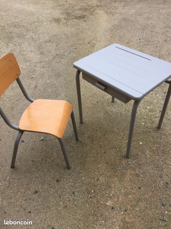 Chaise enfant et table avec tiroir (image 1)