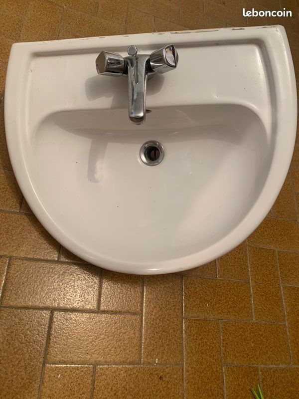 Lavabo avec mitigeur et flexibles (image 1)