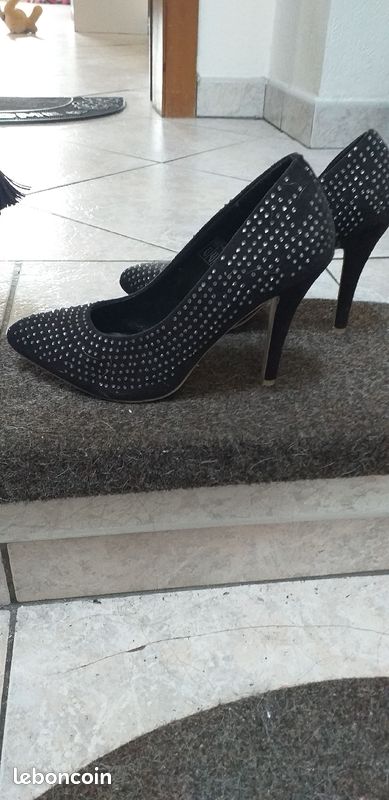 Vend la moitié de ma garde-robe à prix mini et une affaire de 50 escarpins a bas prix cause déménage (image 6)