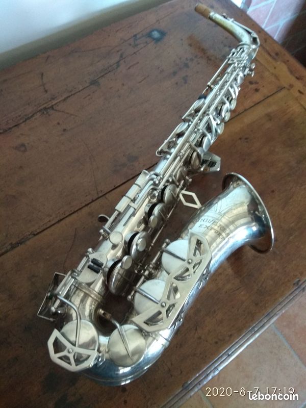 Saxophone Dolnet Universal Export (image 1)
