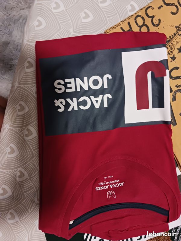 T-shirts (image 2)