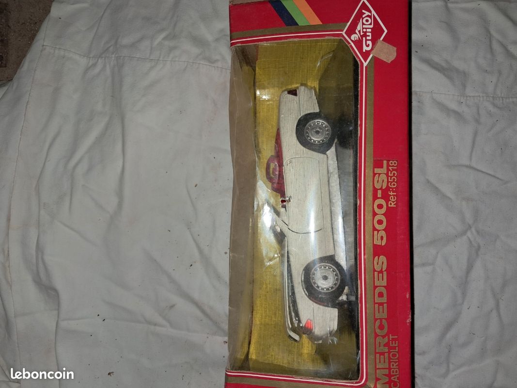 Voiture Miniature Mercedes 500 SL Rouge échelle 1:18 - Occasion Avec Petit Défaut