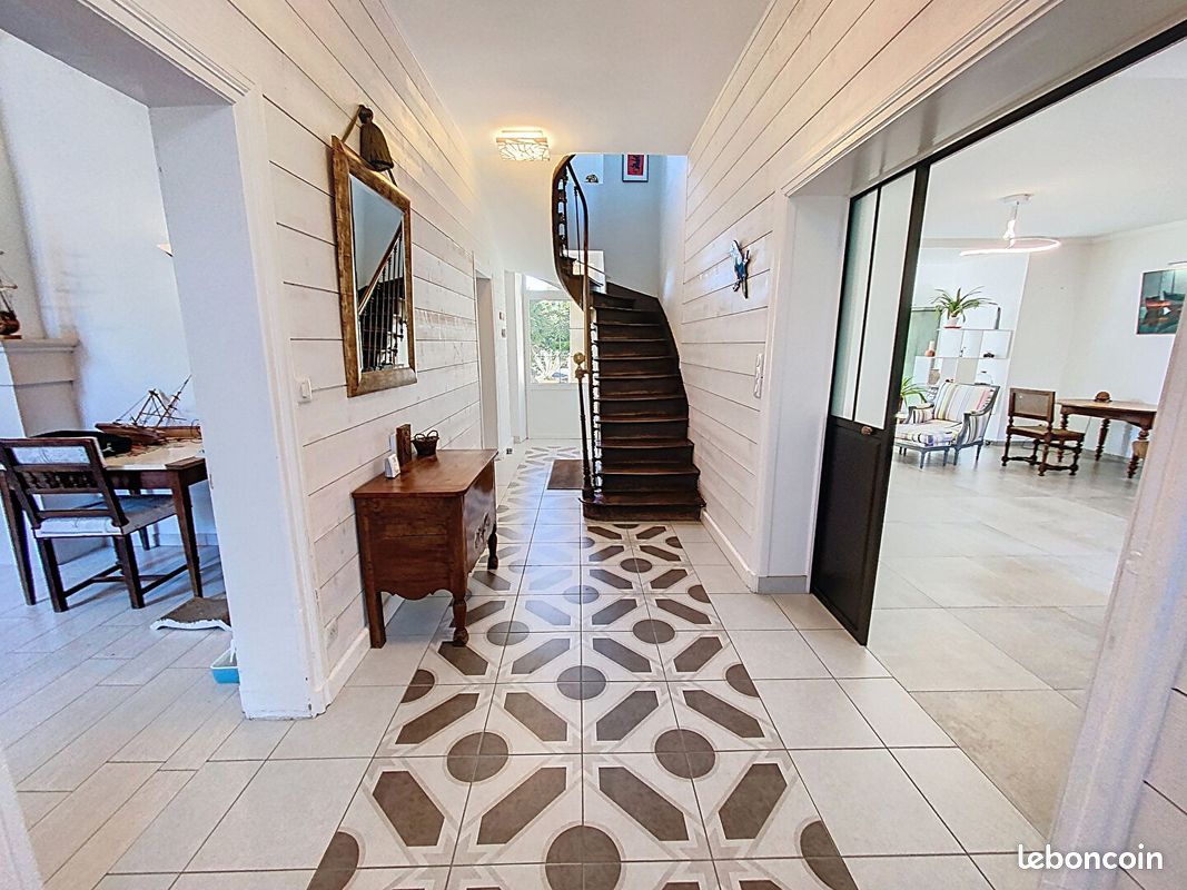 Maison 12 pièces 246 m² · à Les Hauts-d'Anjou · 246 m² · 430 900 €