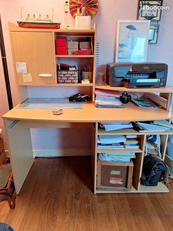 Bureau (image 1)