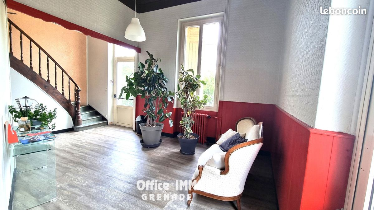 Maison 11 pièces 340 m² · à Sainte-Foy-la-Grande · 340 m² · 365 750 €