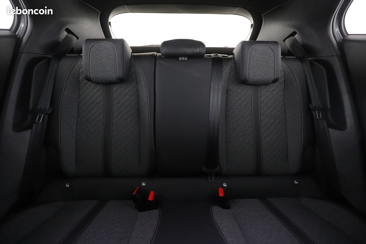 Peugeot 2008 1.2 PureTech Allure 101 ch (image 9)