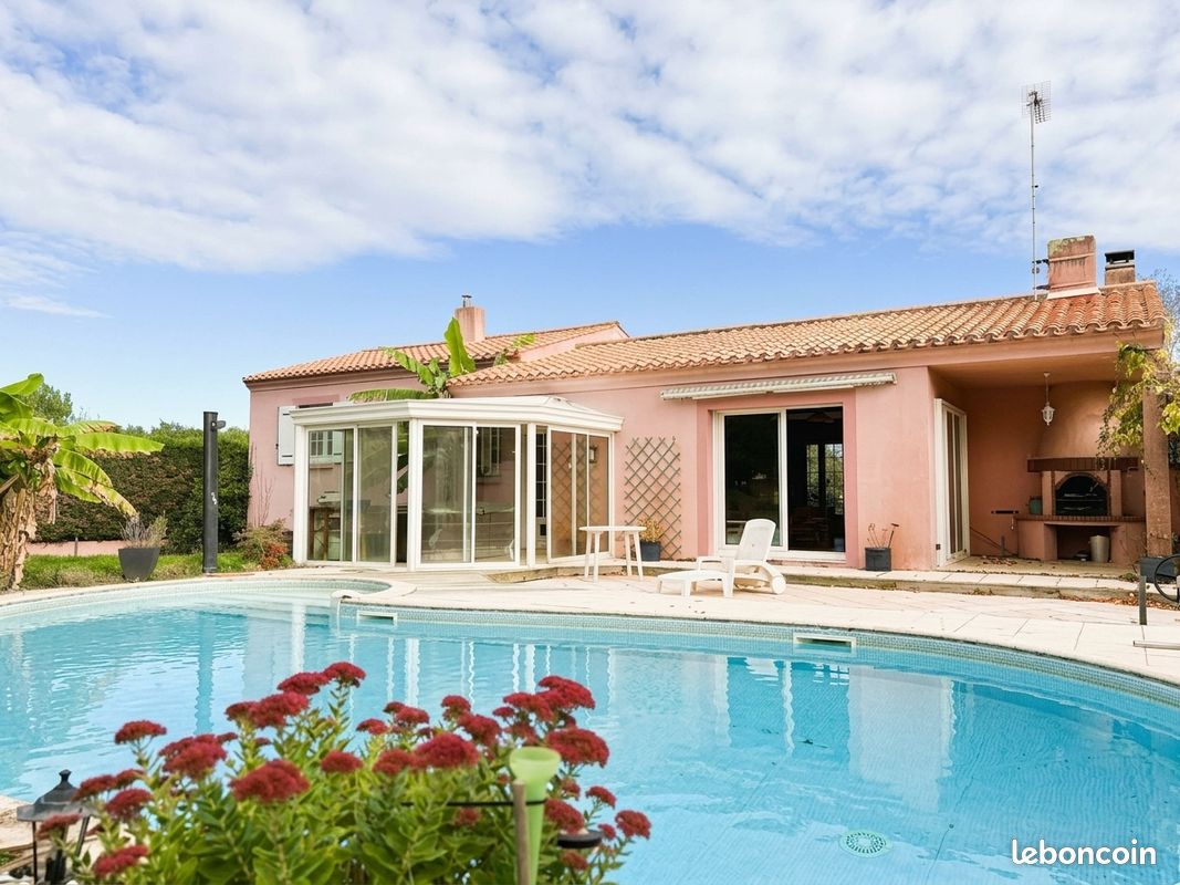 Maison 7 pièces 160 m² · à Saint-Révérend · 160 m² · 359 000 €