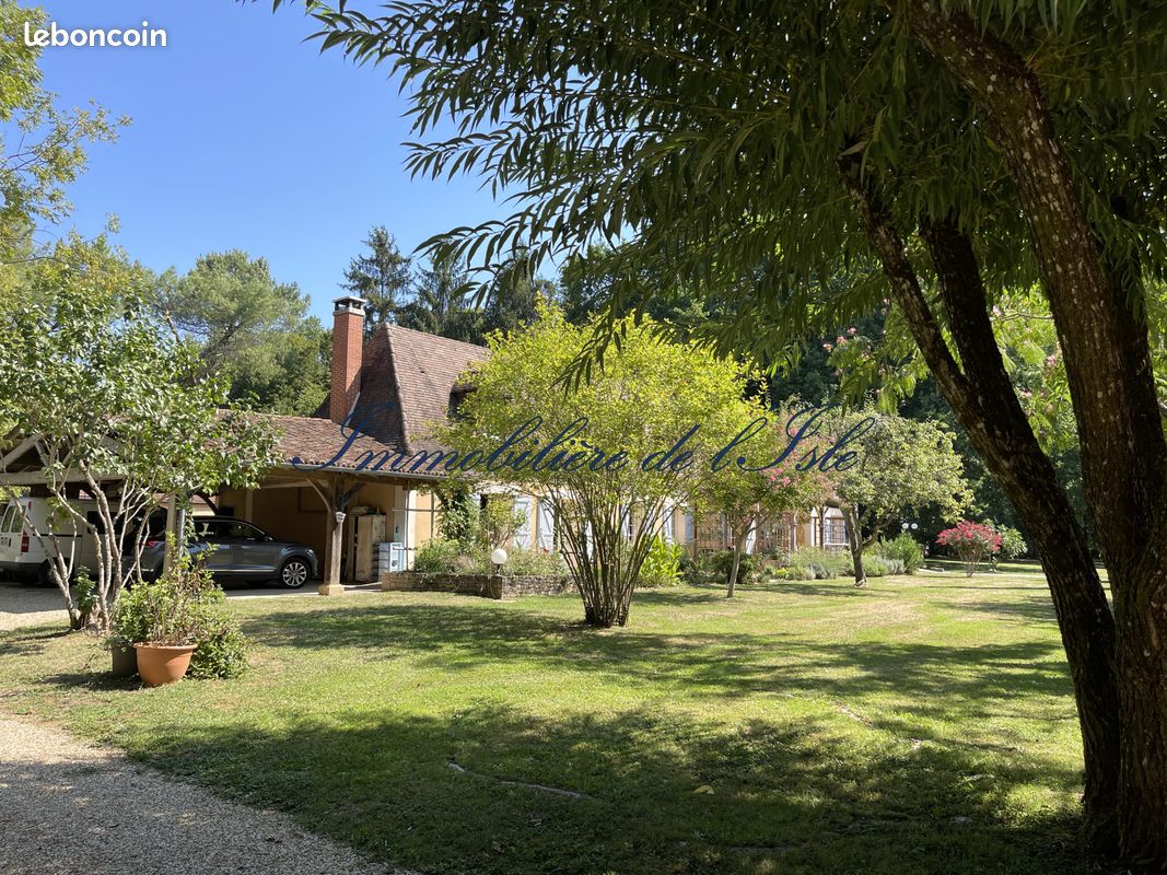 Maison 8 pièces 170 m² · à Saint-Geyrac · 170 m² · 346 500 €