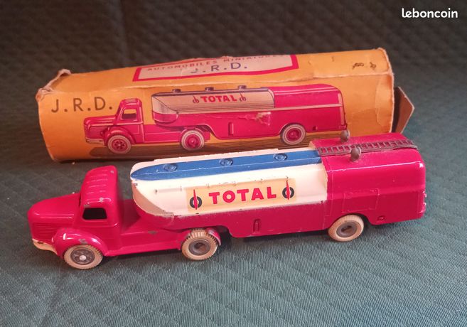 Ancien Camion BERLIET Citerne TOTAL - Marque BOURBON - Vintage années 60 - Collection