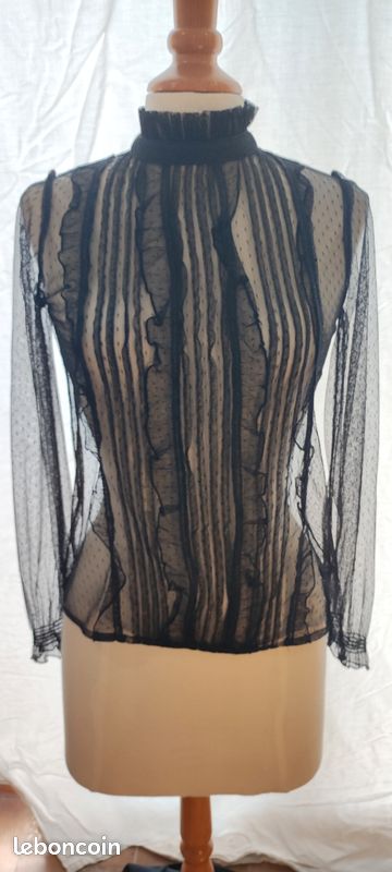 Blouse entièrement dentelle et transparente (image 2)